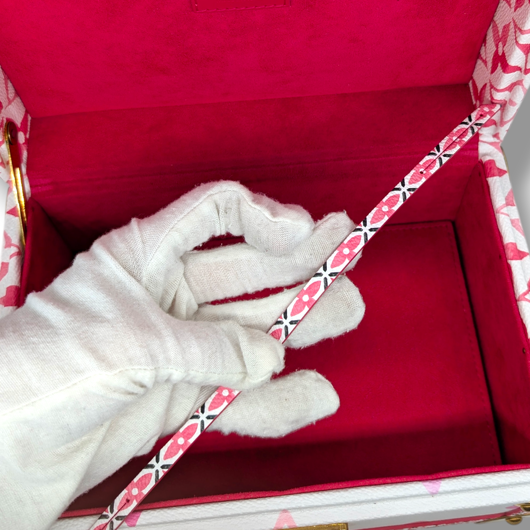 Louis Vuitton Coffret Tressor LV By The Pool