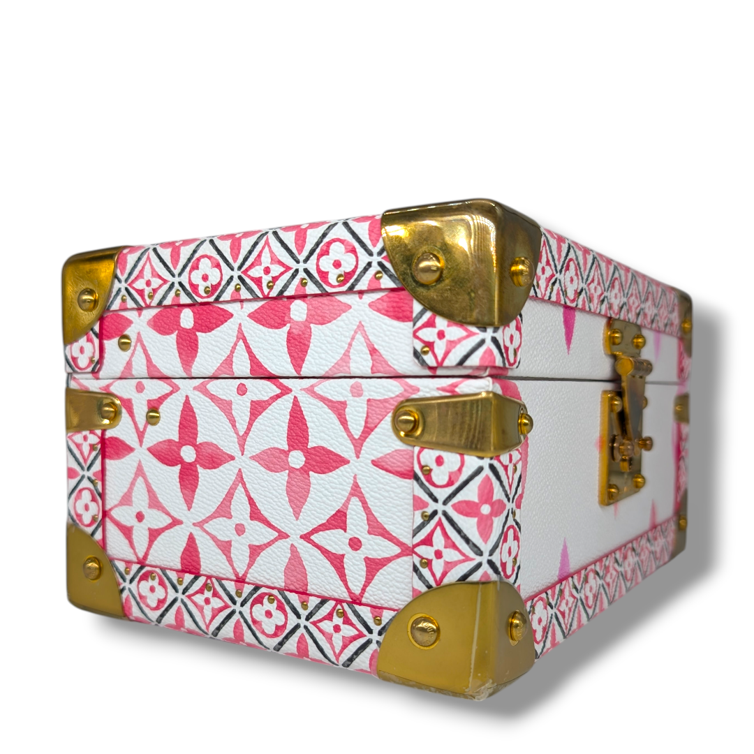 Louis Vuitton Coffret Tressor LV By The Pool