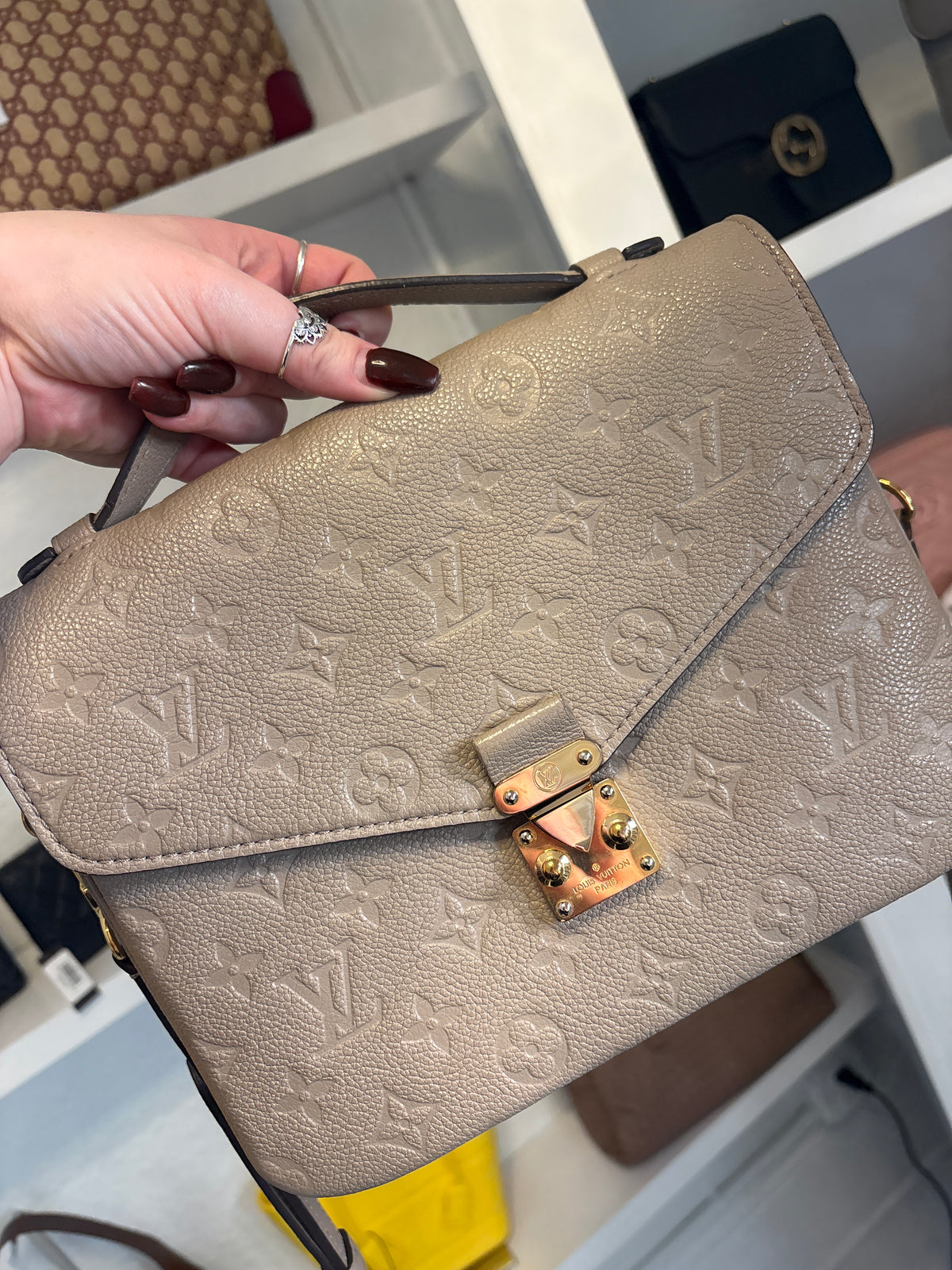 Louis Vuitton Pochette Métis Empreinte Dove