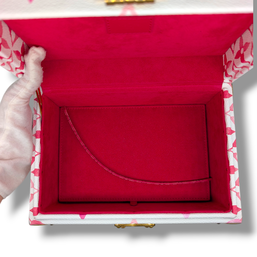 Louis Vuitton Coffret Tressor LV By The Pool