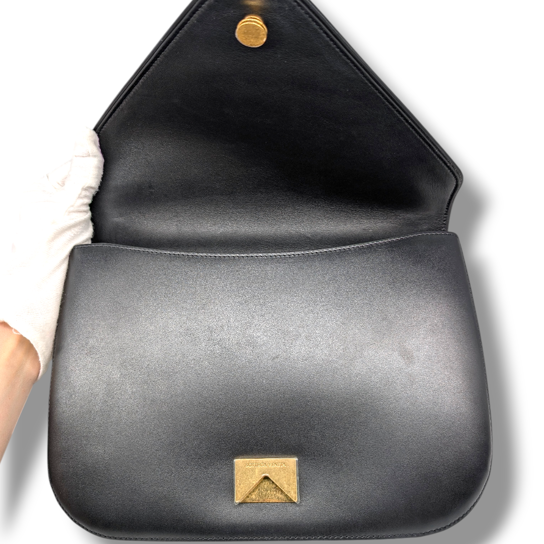 Bottega Veneta Calfskin Mount Envelope Bag (black)
